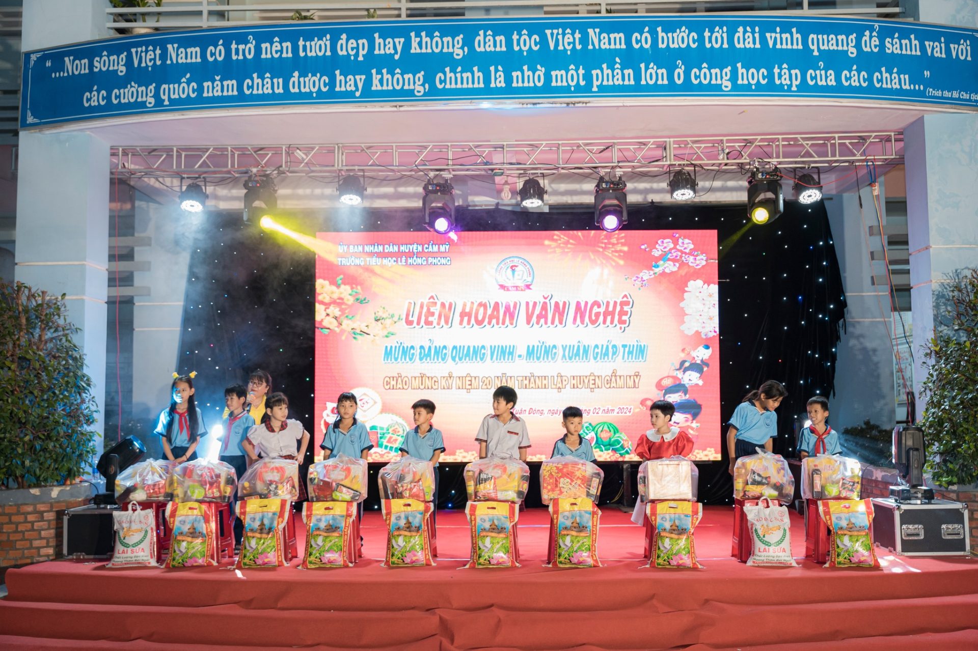 Trường Tiểu học Lê Hồng Phong tổ chức Đêm Giao Lưu Văn Nghệ Mừng Đảng – Mừng Xuân, chào mừng 20 năm thành lập huyện Cẩm Mỹ